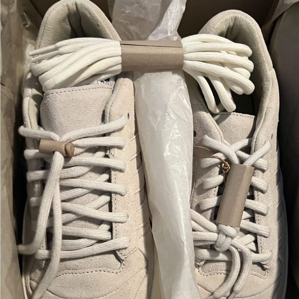 ADIDAS  X FEAR OF GOD “ Talc “ 

 - 86  “ Low “

 - w/ Extra Laces - Picture 13 of 15